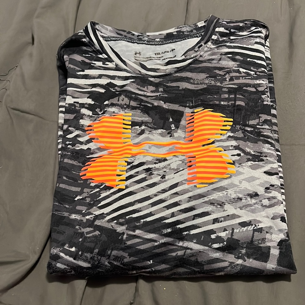Youth extra large under armour dri-fit shirt